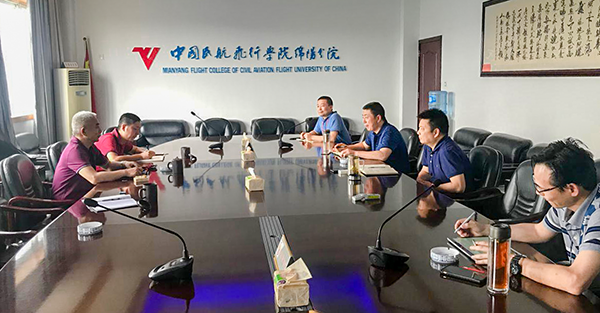 1559011808292874.png 集團公司領導赴飛行學院洽談暑運加班事宜.png